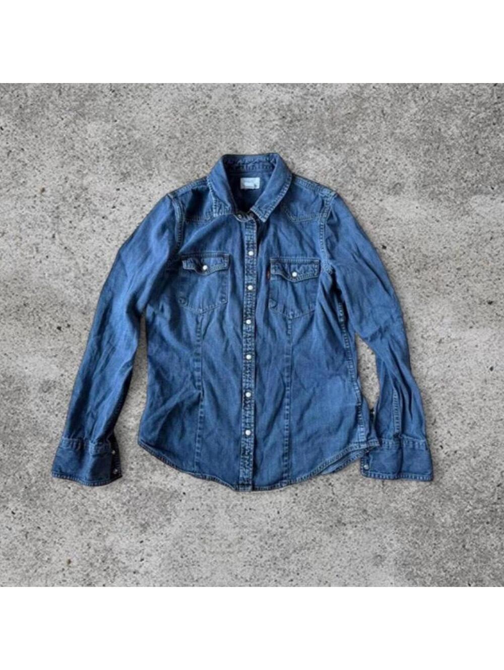 Levi’s button up shirt